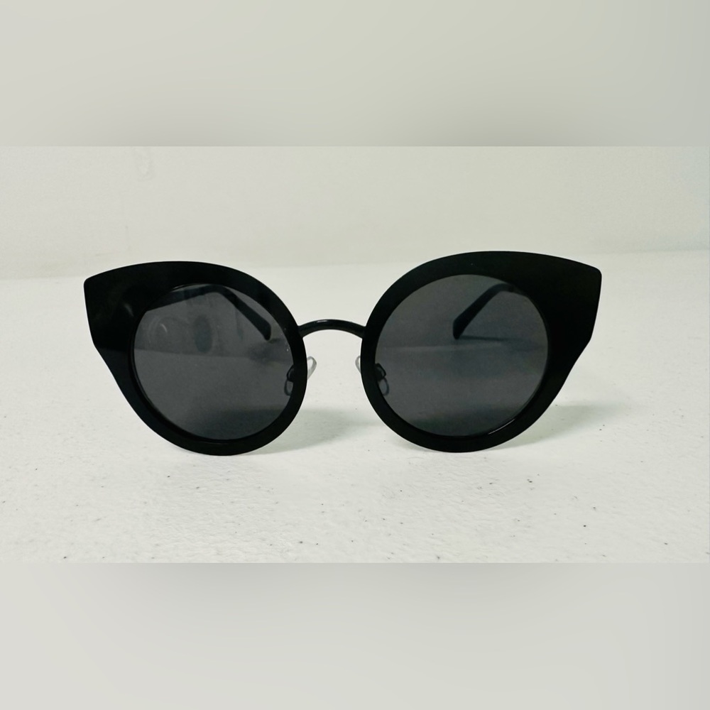 Clearance! Betsy Johnson sunglasses. Could be one of a kind. Twist on black.